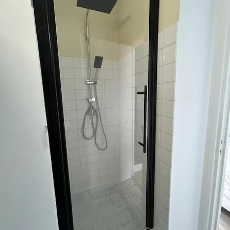 Lumineux à 2 Pas De La Rue De La Ouistreham