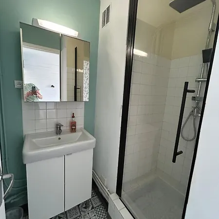 Lumineux A 2 Pas De La Rue De La *