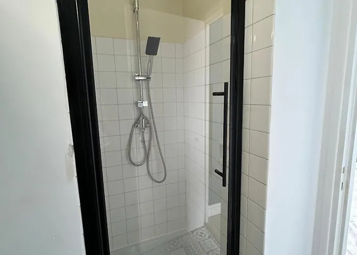 Lumineux A 2 Pas De La Rue De La Ouistreham